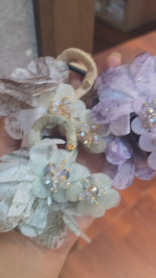 Aura Floral Hair Clutch