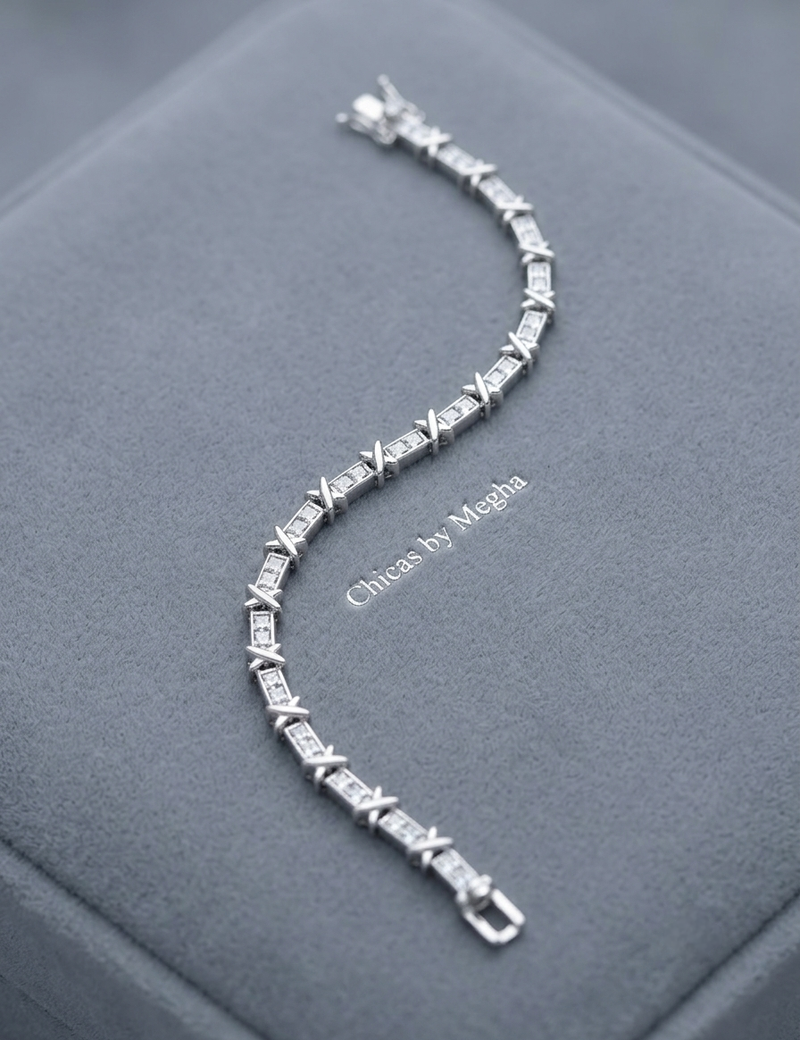 The Éclat Infinite Bracelet