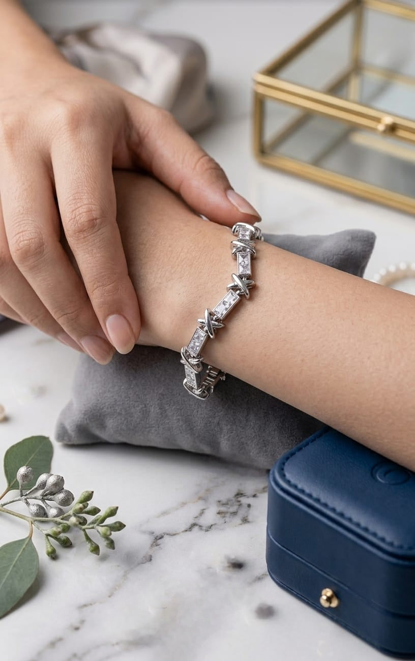 The Éclat Infinite Bracelet