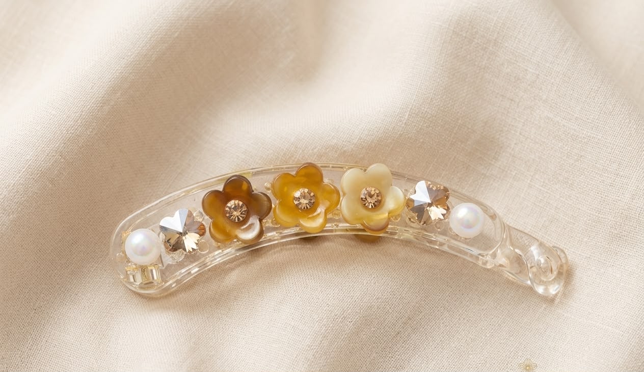 The Blossom & Pearl Petite Banana Clip
