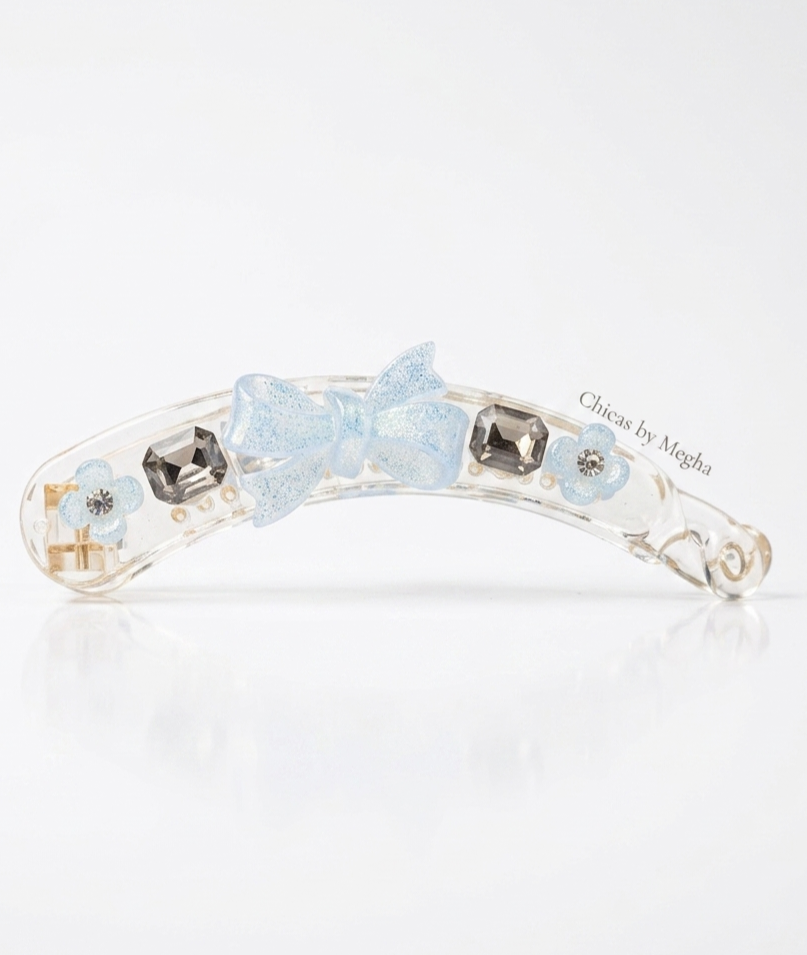 The Pearl-Glint Bow Clip