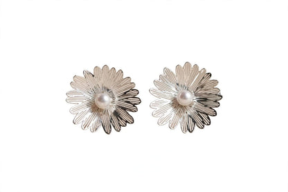 Daisy Pearl Bloom - Silver Flower Pearl Stud Earrings