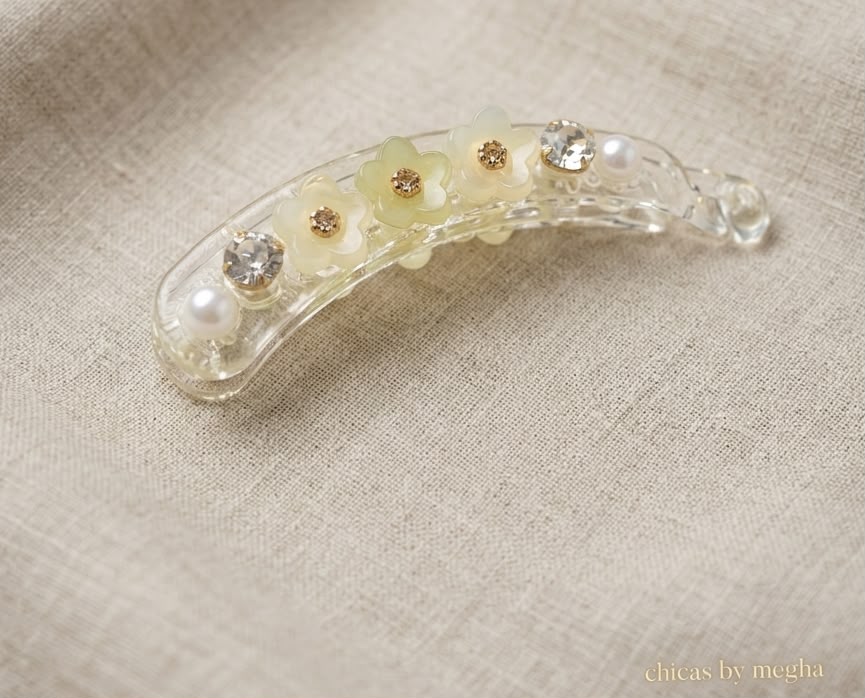 The Blossom & Pearl Petite Banana Clip